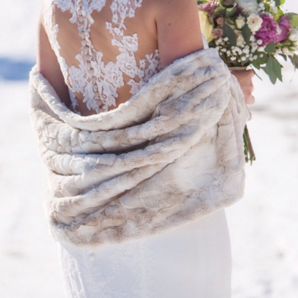 Faux fur stole/shawl in Ivory and Brown